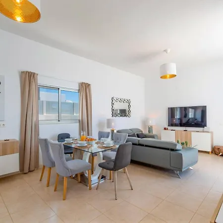 Villa Casa Ryannah By